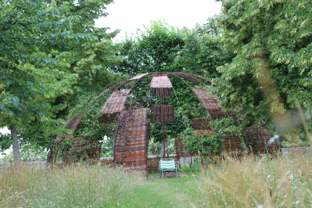 Grand dôme végétal installé au Parc de Blossac